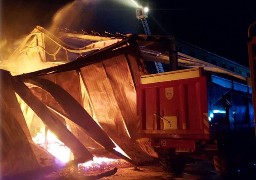 Feu de bâtiment agricole Canlers 