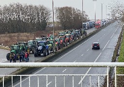  Les agriculteurs manifestent dans le Calaisis