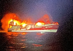 Un navire de pêche dunkerquois en feu au large de Dieppe depuis la nuit dernière