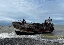Cayeux: le chalutier échoué sera dépollué et démantelé avant le 9 mars