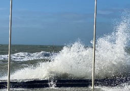 Tempête Louis : des rafales à 130 km/h au Cap Gris-Nez, un échafaudage menace de s'effondrer au Touquet