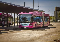 Trois personnes choquées dans un accident entre un bus et un poids lourd à Fort-Mardyck.