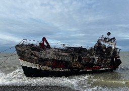 Cayeux-sur-Mer : le démantèlement du chalutier Alexis IV continue