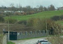 Wimereux : les riverains dénoncent l'extension d'un camp de gens du voyage sédentarisés et l'abandon du chemin d'Honvault par le maire.