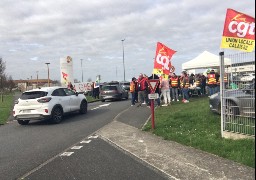 Mobilisation syndicale devant l’hôpital de Calais
