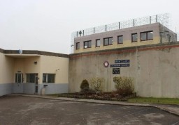 Appel à la mobilisation devant le centre pénitentiaire de Longuenesse