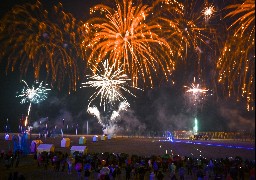 Retour sur le superbe feu d’artifice de clôture des Rencontres Internationales de Cerfs-Volants à Berck.