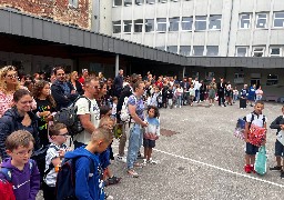 Des milliers d'élèves ont retrouvé les bancs de l'école ce lundi matin