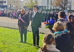 Calais : la cérémonie du 11 novembre au monument aux morts. 