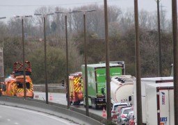 A16: un véhicule de la DIR percuté par un poids-lourd à hauteur de Bourbourg