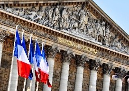 La motion de censure contre le gouvernement adoptée.