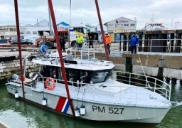 « Calidris », nouvelle vedette du Parc naturel marin mise à l’eau au port de Boulogne-sur-Mer.