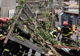 Journée de deuil national, la France rend hommage à Mayotte.