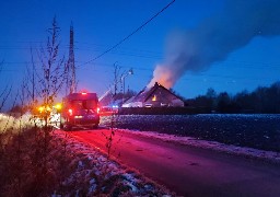 Une maison ravagée par les flammes ce matin à Bourbourg
