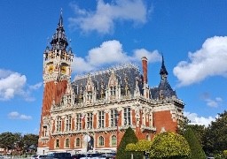  L’Hôtel de ville de Calais fête ses 100 ans cette année. 