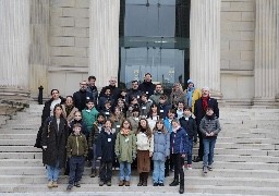 Des élèves de l’École Jeanne d’Arc du Touquet-Paris-Plage en visite au Palais Bourbon. 