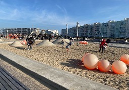 A Calais, le soleil et un air frais mais sec attirent les familles sur la digue ! 