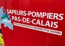 Calais : une maison abandonnée ravagée par les flammes. 