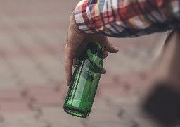 Somme: le village d'Hallencourt serre la vis face aux beuveries en plein air