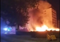 Boulogne-sur-mer : Impressionnant feu sur un chantier de rénovation samedi soir au Chemin Vert.