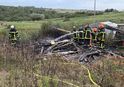 Saint-Étienne-au-Mont: une caravane détruite par les flammes, le voisinage évoque
