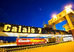 Calais : un migrant découvert caché dans le faux plafond d’un ferry