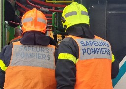 Boulogne-sur-mer : une voiture détruite par les flammes dans le quartier du Chemin vert.