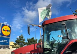 Pourquoi y'avait-il des tracteurs sur le parking du Lidl de Calais (Saint Exupéry) ce vendredi matin ?