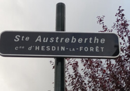 De nouveaux panneaux dans les communes historiques d’Hesdin-la-Forêt.