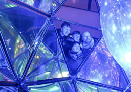 Dunkerque: un Parcours aux Merveilles et un jeu de piste pour retrouver des mini-chats lumineux