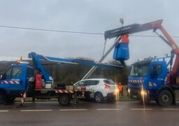 Dannes: une voiture finit sa course contre un poteau électrique, un blessé