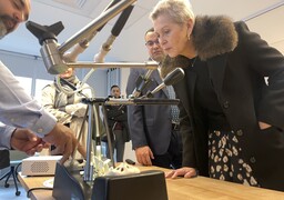 Rang-du-Fliers : en visite dans le Pas-de-Calais, la ministre Anne Le Henanff annonce une aide pour accélérer le raccordement à la fibre