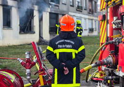 Ambleteuse : une camionnette en feu embrase un bateau et endommage la toiture d’une maison
