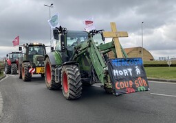 À l’appel de la FDSEA et des Jeunes Agriculteurs, les accès au port de Calais bloqués jusqu'à 13h ce lundi. 