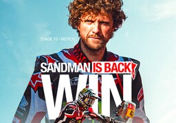 Sur le Dakar, le pilote moto Adrien Van Beveren remporte la 10e étape !