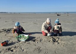 Soleil et grand ciel bleu dans la région, 