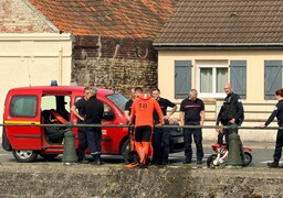Calais : des pompiers remontent du canal une petite moto d’enfant…