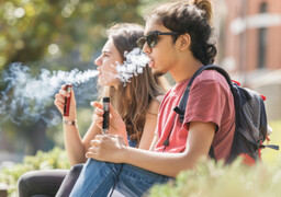 Vapotage chez les lycéens : une explosion inquiétante en France, surtout chez les filles