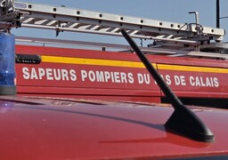 Zoteux : spectaculaire incendie de toiture en pleine soirée, trois occupants sortis à temps