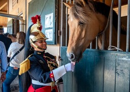 Le Touquet : zoom sur le poste à cheval de la Garde Républicaine !