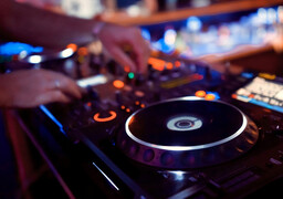 Ce samedi, les anciens rois des discothèques de la Côte d’Opale reprennent du service à Berck !