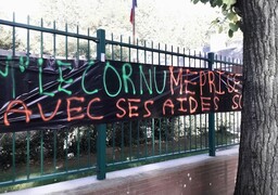 Calais : devant la sous-préfecture, les agriculteurs dénoncent des aides insuffisantes face à la sécheresse