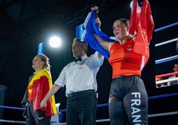 La Boulonnaise Lohane Pochet termine sa carrière en savate de la plus belle des manières avec un titre de championne du monde !