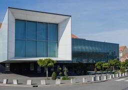 À Calais, dans quel état sont les bâtiments de la Cité internationale de la dentelle et ses réserves ?