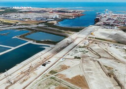 Port de Dunkerque : le chantier spectaculaire du deuxième terminal à conteneurs avance comme prévu !