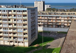 Boulogne : 11 000 euros de drogue saisis au Chemin Vert, des policiers agressés lors de leur intervention