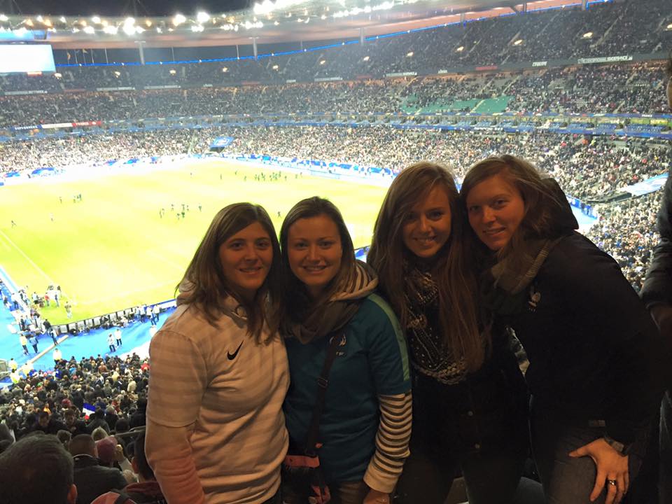 Attentats à Paris: 4 copines du calaisis étaient hier soir au stade de France parmi les 80 000 spectateurs, voici le témoignage de l'une d'entre elle Jéhanne. 