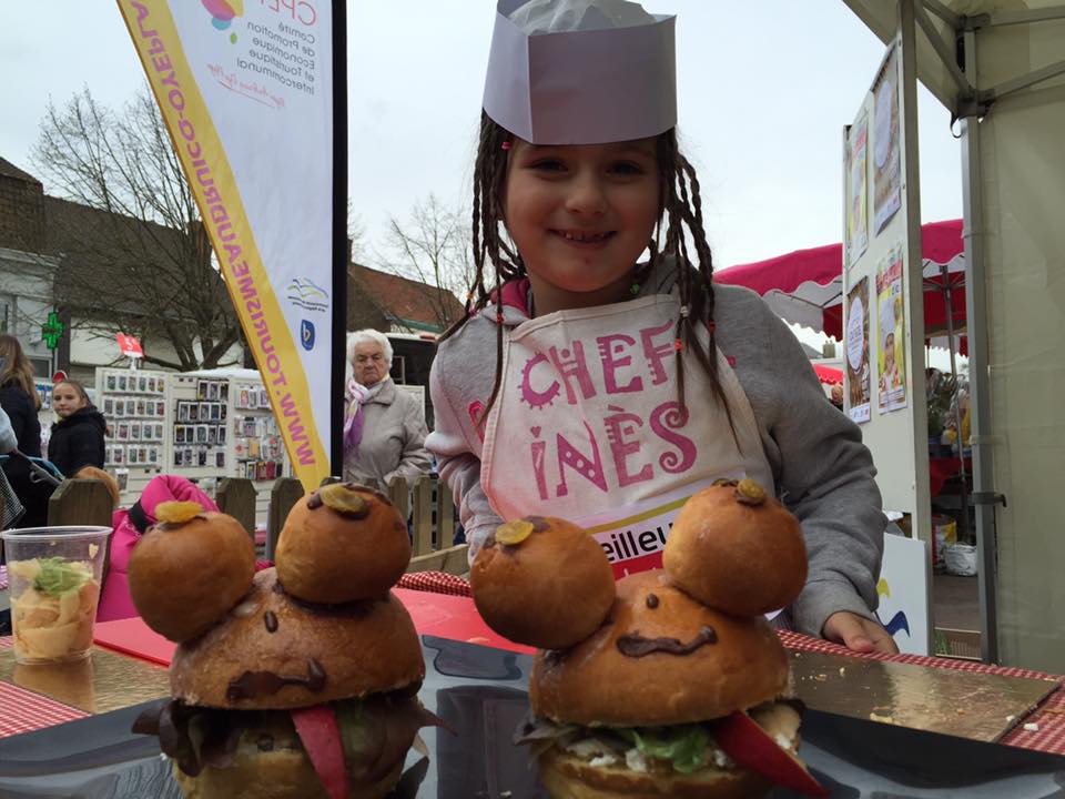 La finale du concours "meilleur sandwich" d'ici a attiré les foules mercredi matin sur le marché d'Audruicq !