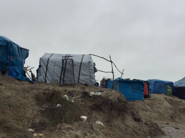 Les coureurs des 4 jours de Dunkerque devaient passer devant la jungle de Calais, la police l'a interdit au motif qu'il ne faut pas "provoquer les migrants" !  