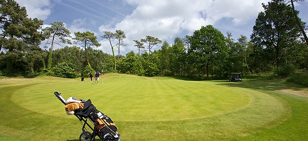 les golfeurs britanniques préfèrent aller jouer en Espagne plutôt que sur la côte d'opale à cause de la pression migratoire 